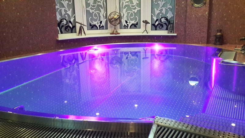 Подсветка в бассейнах из нержавеющей стали